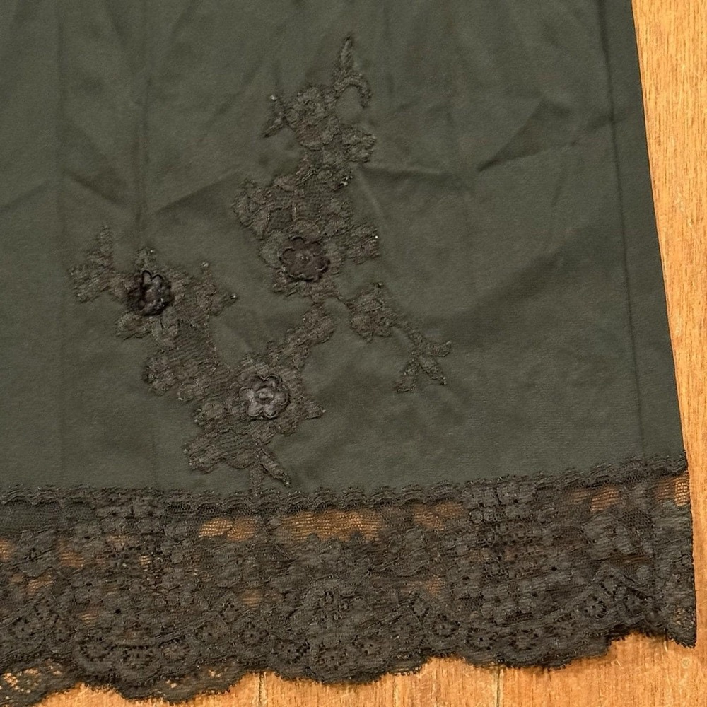 VTG Gossard ARTEMIS Half Slip Flared Skirt Nylon Black Lace Floral Flowers Sz M - Picture 2 of 6